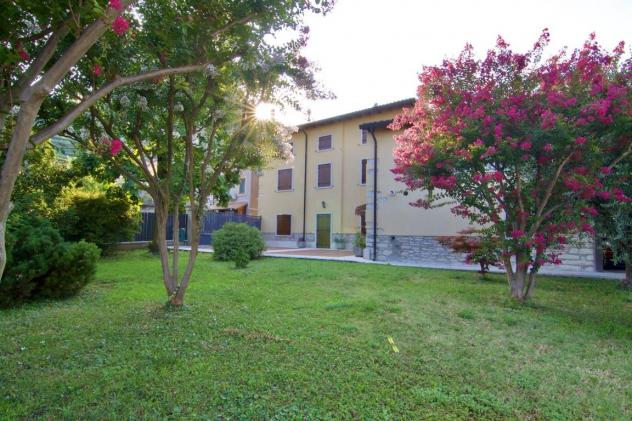 Villa con giardino in zona collinare nelle vicinanze di Soave.