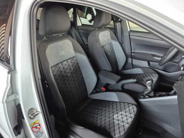 Volkswagen Taigo 1.0 TSI 110 CV R-Line KM0 - Foto 10