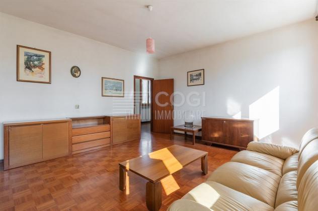 GRANDE PROPRIETÀ INDIPENDENTE CON AMPIO LOTTO ESTERNO - Foto 9