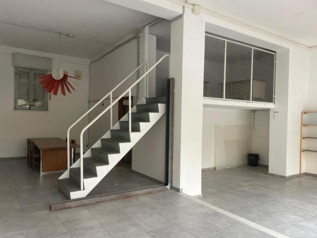 Capannone commerciale in vendita a Massa 80 mq Rif: 1288884
