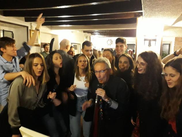 corsoCANTANTE SERIO E PROFESSIONALE SI PROPONE PER EVENTI - Foto 3