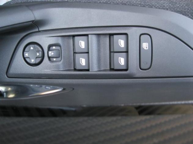 PEUGEOT 2008 Turbo benzina 100cv Style con Pack Vision&Navig rif. 23953765 - Foto 10