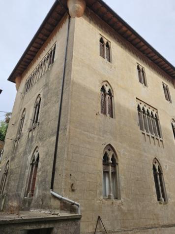 Perugia vendesi villa 20 vani 450 Mq