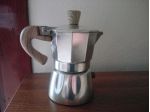 Bella caffettiera grigia