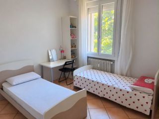 offro posto letto in camera doppia