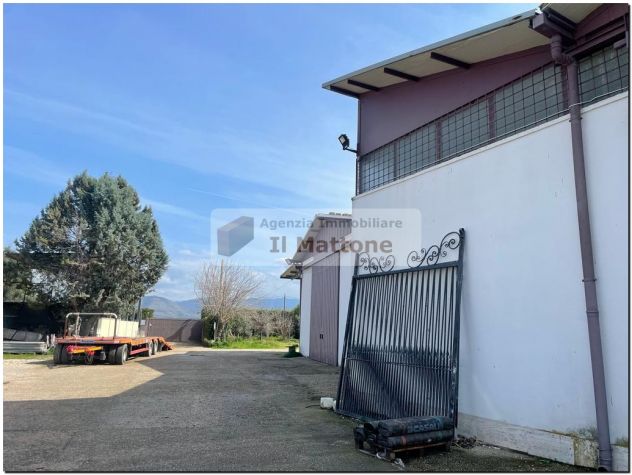 capannoni di mq 900 circa con ampio piazzale ed uffici - Foto 9
