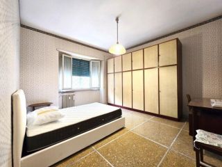 Stanza in appartamento in affitto a Roma
