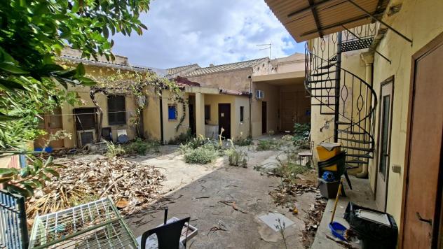 Nel centro storico di Quartu S. Elena, vi proponiamo un'affascinante casa campidanese storica con cortile interno, vicina a tutti i servizi e ai trasp - Foto 5