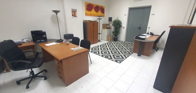 Locale ufficio attrezzato con posti auto - Foto 3