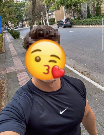 Sono un atleta gay attivo e offro massaggi per uomini passivi. Tel:38222222