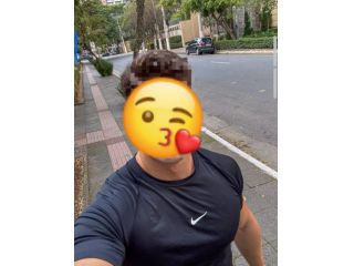 Amore e incontri Roma - Sono un atleta gay attivo e offro massaggi per uomini passivi. Tel:38222222