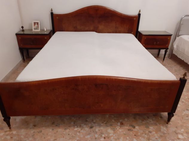 Letto matrimoniale vintage + 2 comodini – anni ’60 🛏️✨