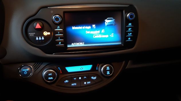 Toyota Yaris hybrid 1500 del 9/2018-cambio automatico - Foto 8