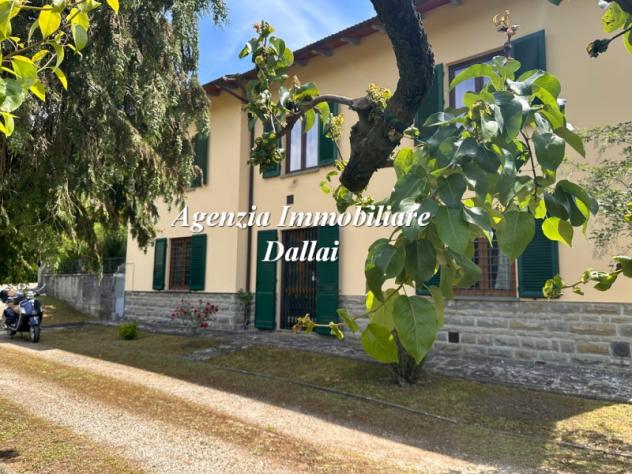 Scarperia - Nel verde villetta con garage e giardino
