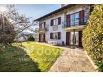 Villa di 210 m² con più di 5 locali in vendita a Luino