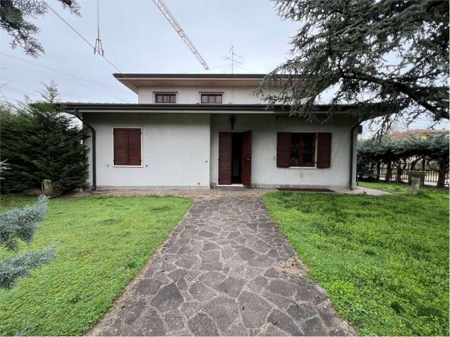 V005342 - ESCLUSIVA VILLA SINGOLA CON AMPIO GIARDINO PRIVATO