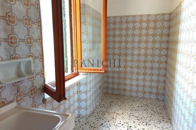 Porzione di casolare con ampio garage, resede e oliveto - Foto 17