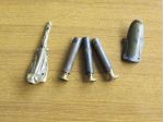 DUE GAMBE O PROTEGGI GAMBE E TRE PIEDINI PER MOBILI VARI -
