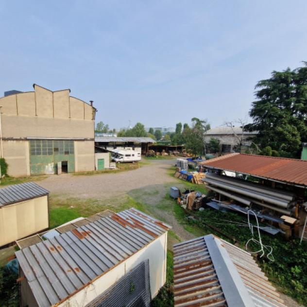 Immobile di 1540 m² con più di 5 locali in vendita a Pero