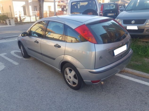 Ford Focus 1.8 TDCi 100CV 5p. Zetec - Foto 4