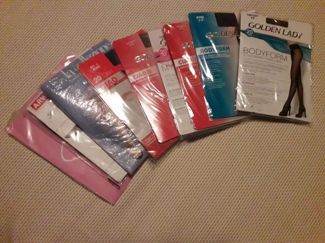 Collant e calze autoreggenti NUOVE Vendesi in stock 31 confezioni
