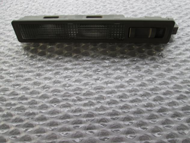 4D0947304 LUCE INTERNA DI LETTURA AUDI A8 4.2 B 220KW 4X4 AUT 5P (1996) RICAMBIO USATO