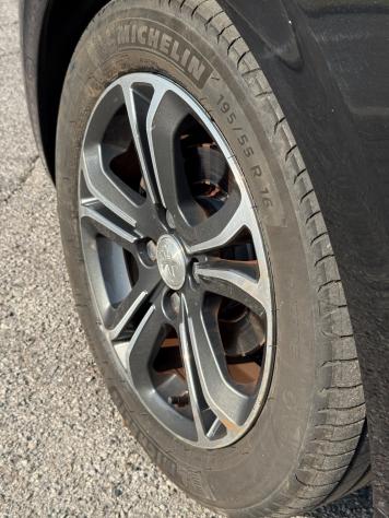 Peugeot 208 1.4 HDi 68 CV 5 porte Allure 2014 - Foto 6