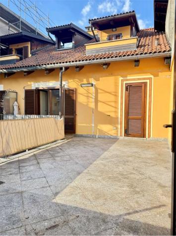 V000571 - TRILOCALE SU DUE LIVELLI CON AMPIO TERRAZZO IN PIENO CENTRO - Foto 5