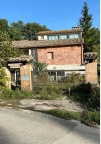 Immobile in asta di 247 m² con più di 5 locali e box auto doppio in vendita a Spoleto - Foto 4