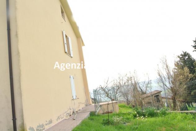 VICINANZE BORGO MASSANO VENDESI CASA SINGOLA CON DUE UNITA' IMMOBILIARI E UN'ETTARO DI TERRENO - Foto 2