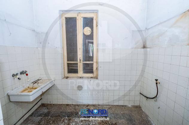 RIF. CC6262 - VALLE SALIMBENE - Villa indipendente suddivisa in due appartamenti, box auto, due cantine, ripostiglio e cortile privato. - Foto 17