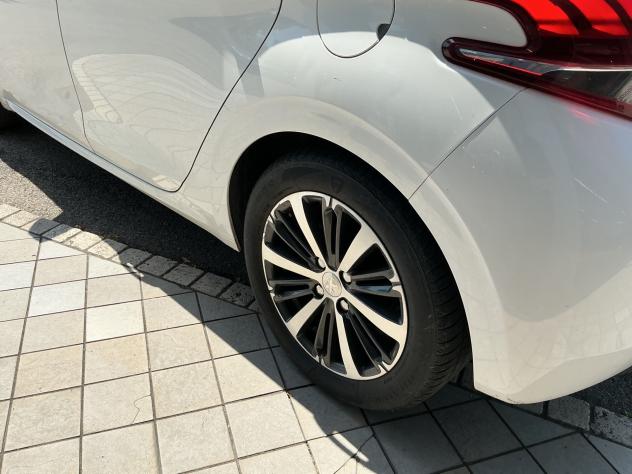 Peugeot 208 1.2 benzina Neopatentati - Foto 2
