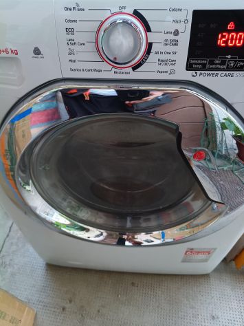 Tecnico assistenza di grandi elettrodomestici a portata di mano