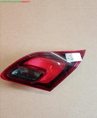 FANALE POST. PARTE INT. D.  Parti elettriche  Fanaleria  Fanali  Fanale post. sx. OPEL - ASTRA J - 01-02-2010 - 01-08-2012