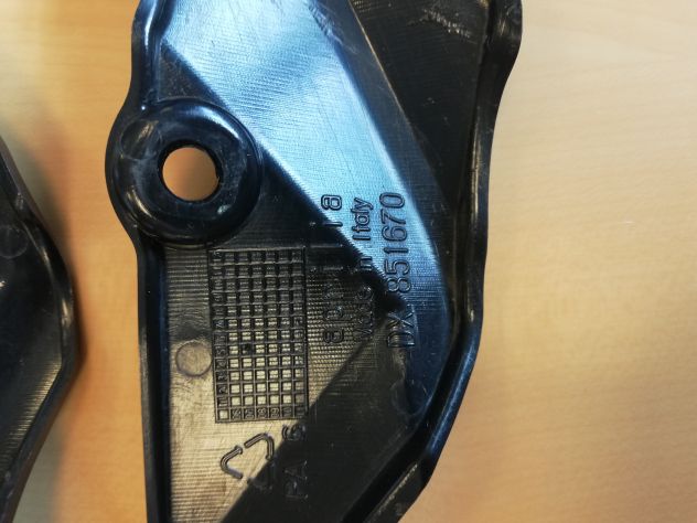 Fianchetti laterali per Aprilia Shiver 08 - Foto 7