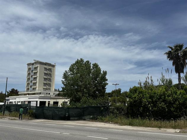 Vendita Appartamento da 46 mq in Strada statale 16 con giardino - Foto 9