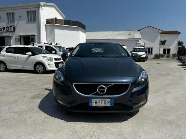 VOLVO V40 D2 'eco' Momentum OK NEOPATENTATO rif. 23990200 - Foto 2