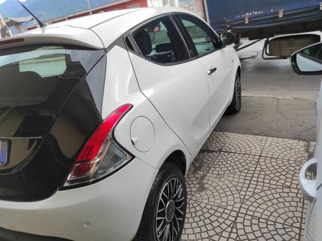 Lancia Ypsilon 2016 0.9 TwinAir Benzina metano LEGA SENSORI BLUETOOTH - Foto 4
