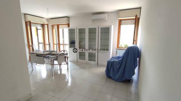 Fossombrone proponiamo in vendita in una zona residenziale e tranquilla, appartamento al piano terra di circa 80 mq scoperto esclusivo.
l'appartamento - Foto 4