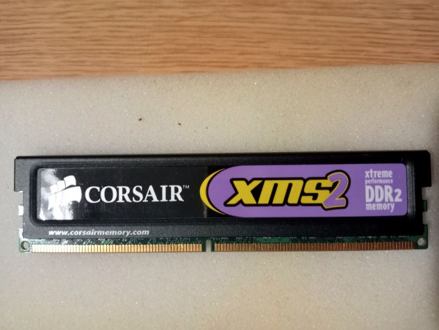 Corsair 1024 MB KIT DDR2 675 MHz 240 DIMM (TWIN2X1024A-5400UL) - Foto 3