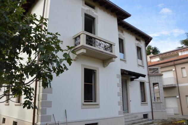 Villa di 140 m² con 3 locali in vendita a Albizzate