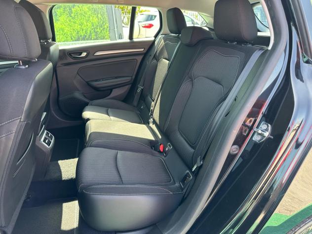 Renault Megane Sporter 1.5 dci 110cv EDC Intens 2018 - Foto 8