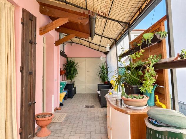 Casa bifamiliare con ampi servizi e corte esclusiva - Foto 16