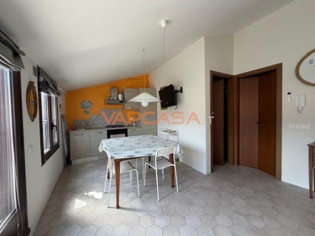 PARATICO – ULTIMO PIANO CON TERRAZZINO, PISCINA E SCORCIO LAGO - Foto 13