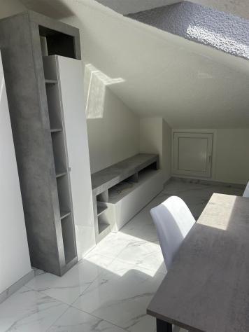 Bilocale mansardato ristrutturato e arredato - Foto 9