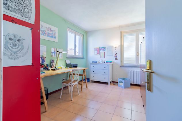 GHEZZANO: VILLA SINGOLA CON 3 CAMERE E GIARDINO SU QUATTRO LATI - Foto 6