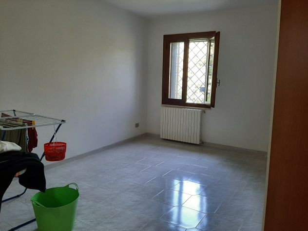 Villa indipendente ampia metratura, bel terreno in zona riservata e tranquilla - Foto 6