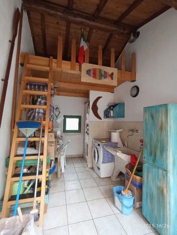 Appartamento con ingresso indipendente e posto auto . Primo piano . Completamente ristrutturato ed arredato . - Foto 15