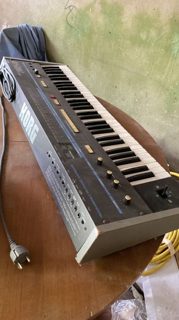 Vendo tastiera elettronica korg anni 80 con un tasto da aggiustare
