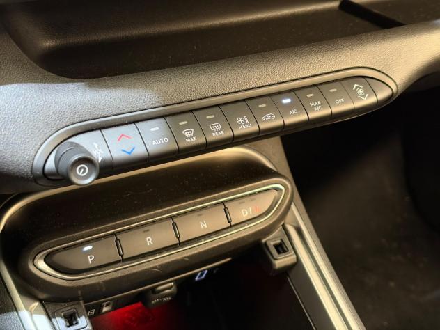 Jeep Avenger e-Hybrid 1.2 MHEV e-Hybrid Turbo Summit - Foto 9